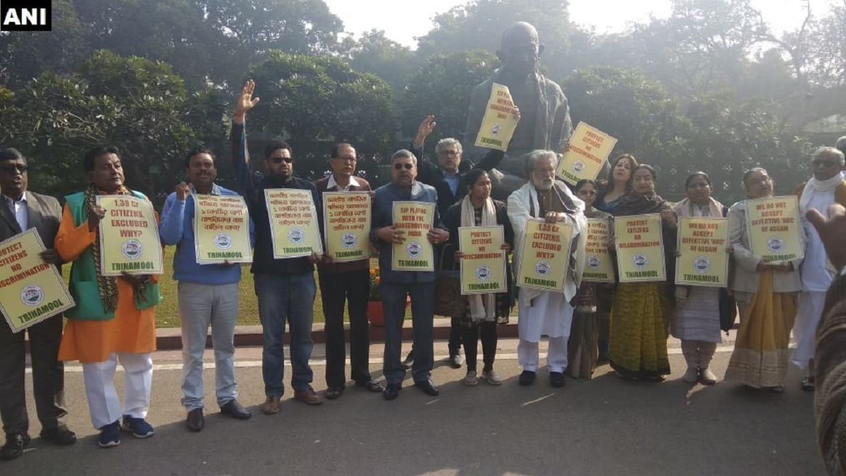 Delhi: In Parliament TMC Leaders Hold Protest Over NRC Issue In front Of Gandhi Statue