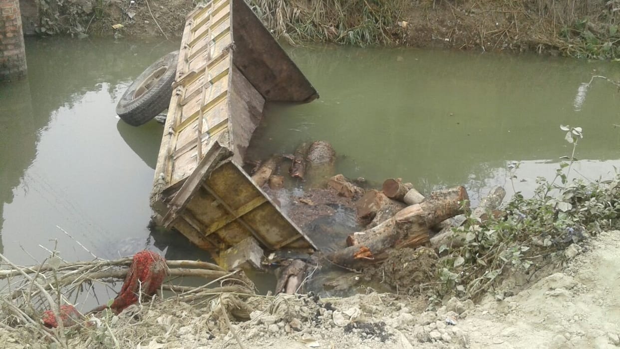 Tractor trolley overturn in canal and three died
