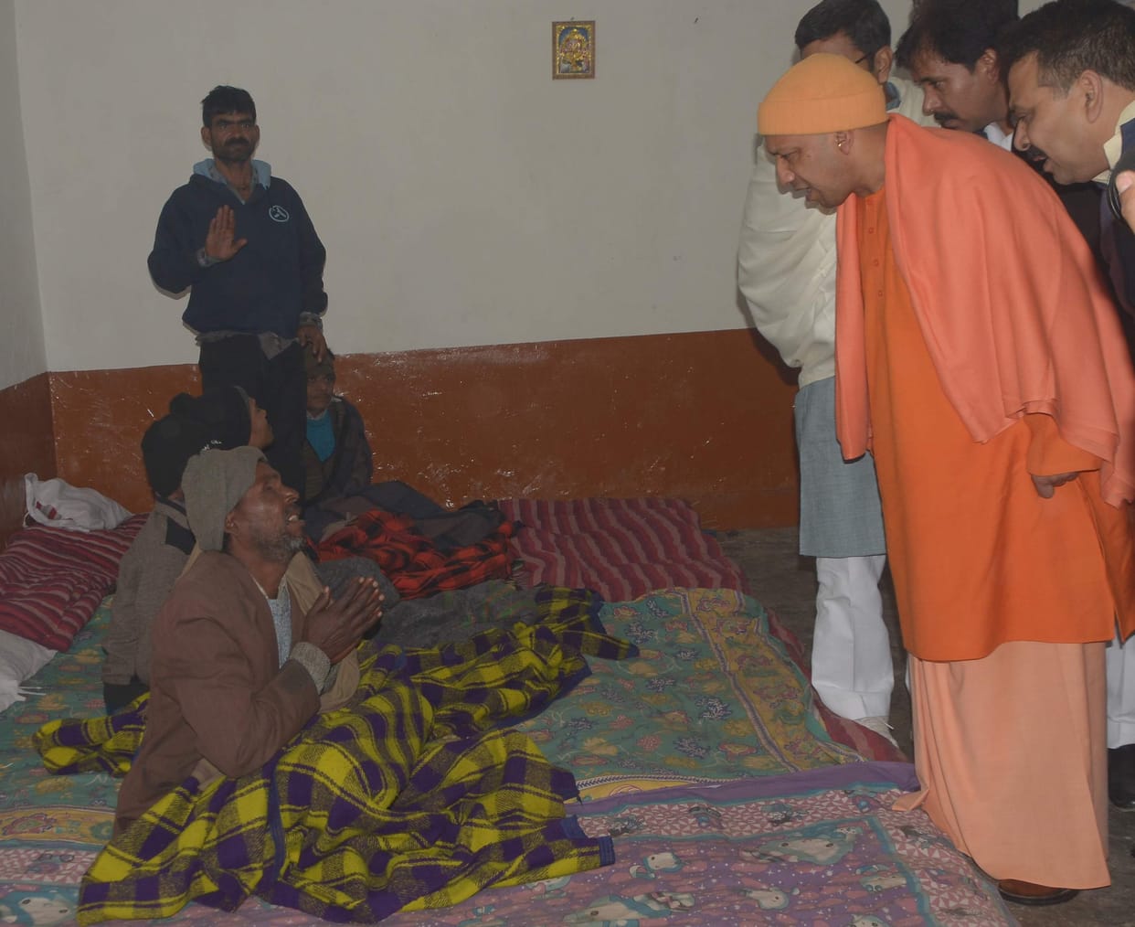 CM yogi adityanath saw development in night in varanasi