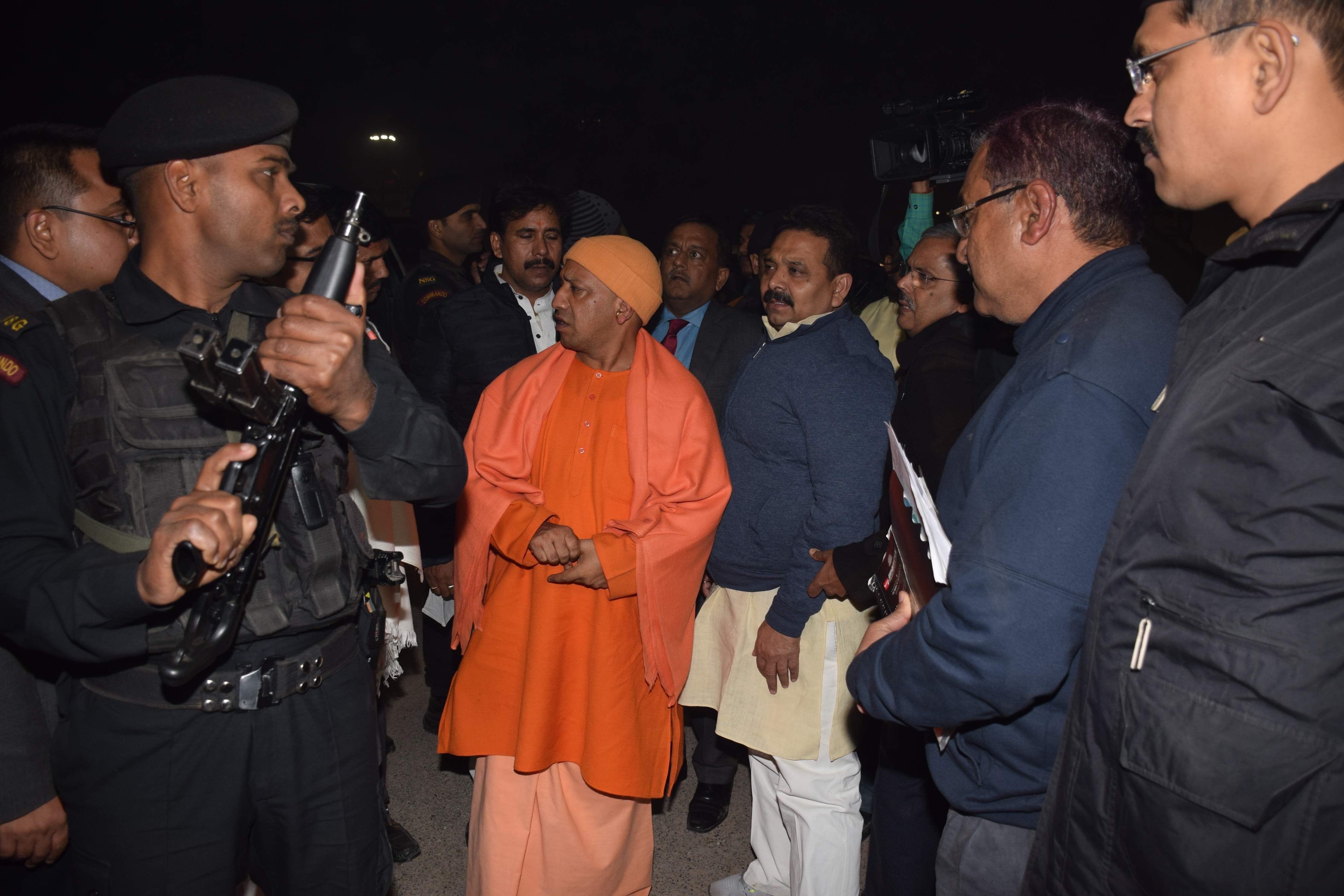 CM yogi adityanath saw development in night in varanasi