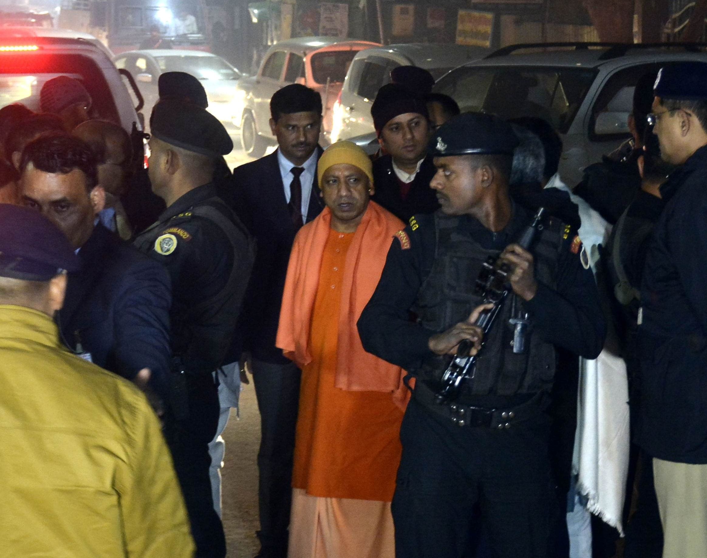 CM yogi adityanath saw development in night in varanasi