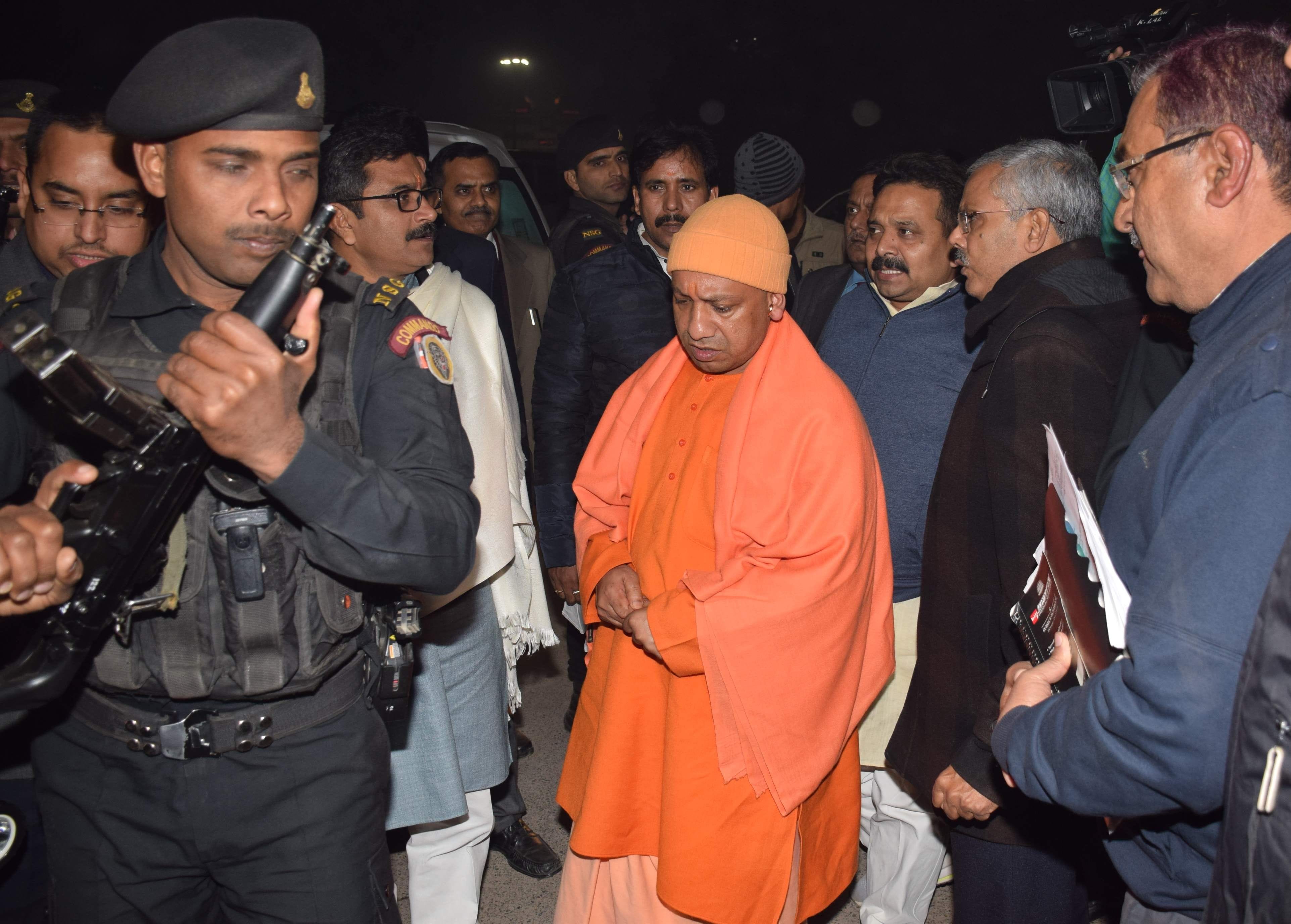 CM yogi adityanath saw development in night in varanasi