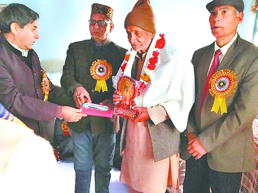 रिसते रिसते खाली हो गई प्यार भरी झोली...
