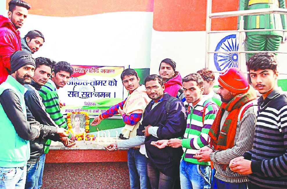 Burning candle paid tribute to martyr