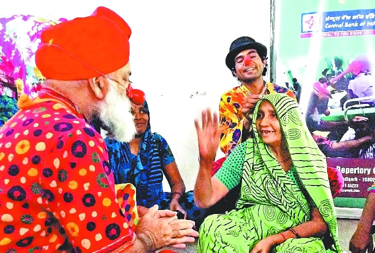 clowns will perform in chandigarh pgi and gmch on 26 january
