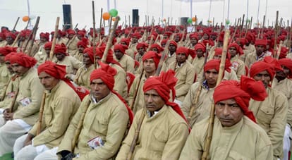 CM yogi adityanath honoured to night watchman