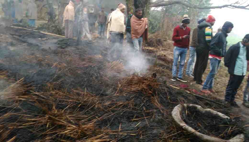 Four family member die to fire in azamgarh