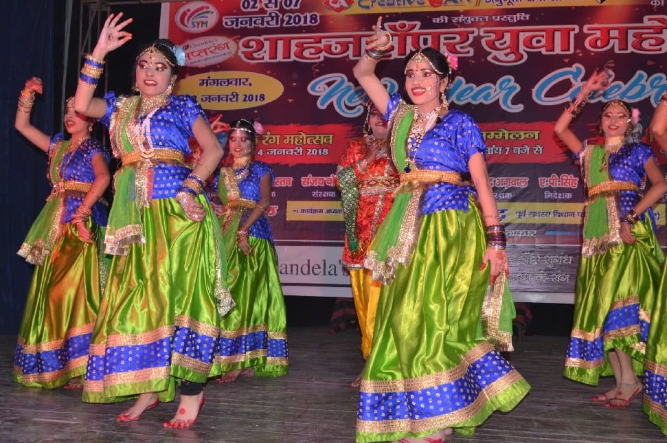 group dance in Youth festival gets applause of spectators