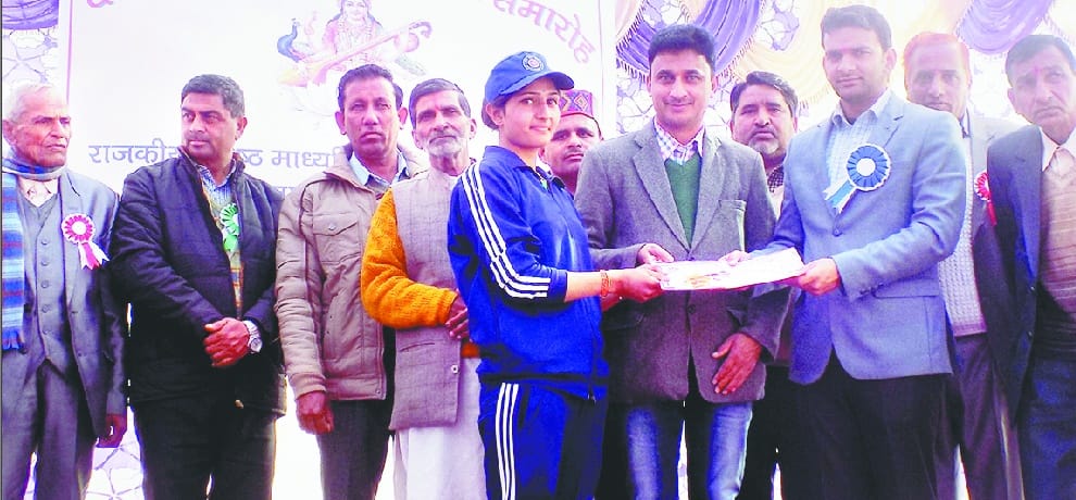 बालकिशन सर्वश्रेष्ठ छात्र, सुलोचना व रागिनी बनी सर्वश्रेष्ठ छात्रा