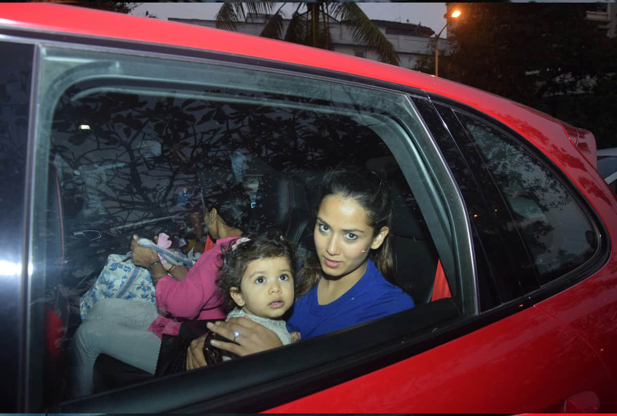 Shahid Kapoor And Mira Rajput Spotted Outside Clinic Are They Planning Second Baby 