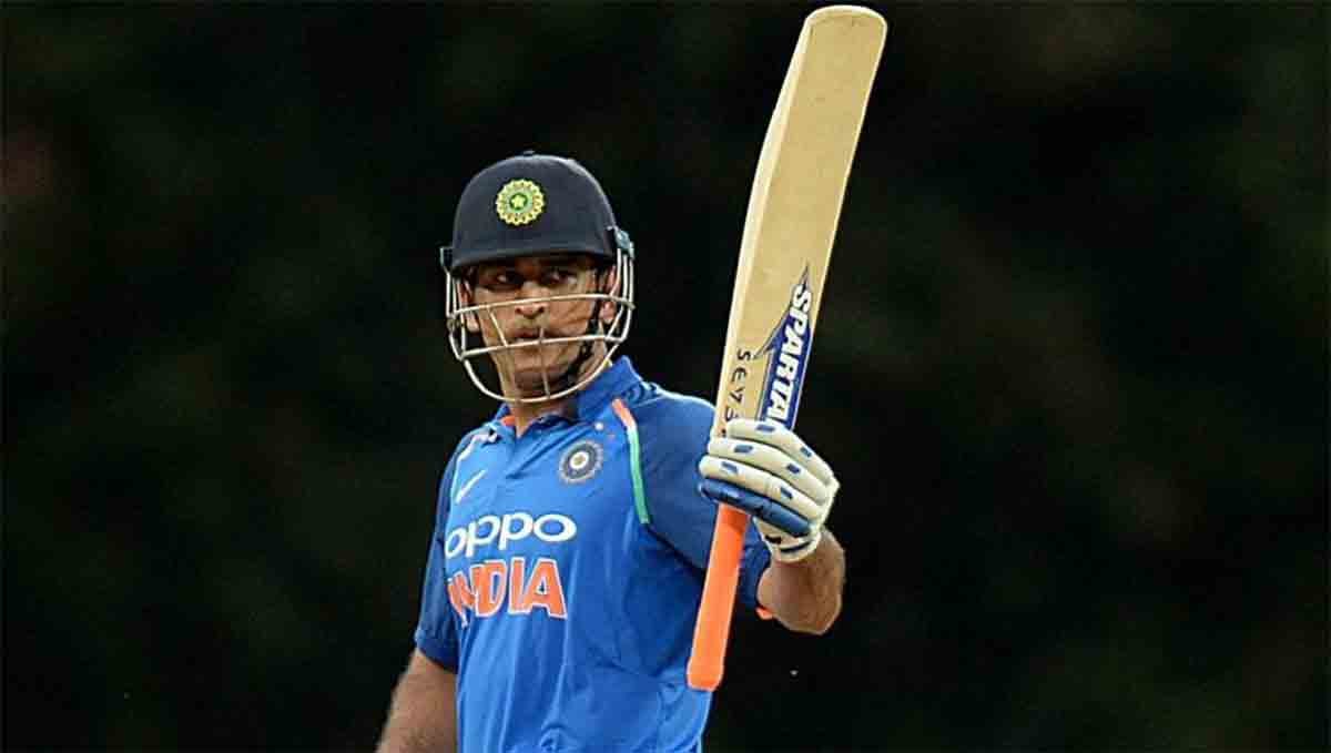 ms dhoni takes correct drs and stunned england cricket team