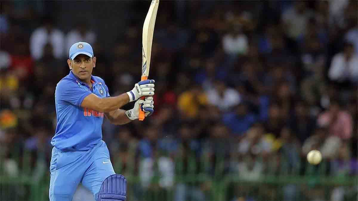 ms dhoni takes correct drs and stunned england cricket team
