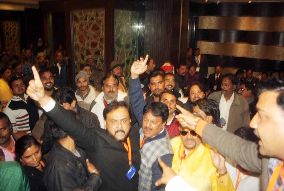 Kanpur mayor's verbal fight