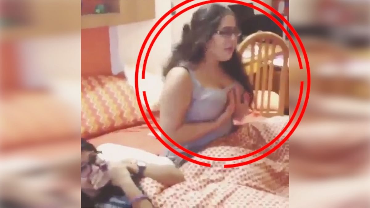 डेब्यू से पहले सारा अली खान का नाइट सूट में VIDEO VIRAL