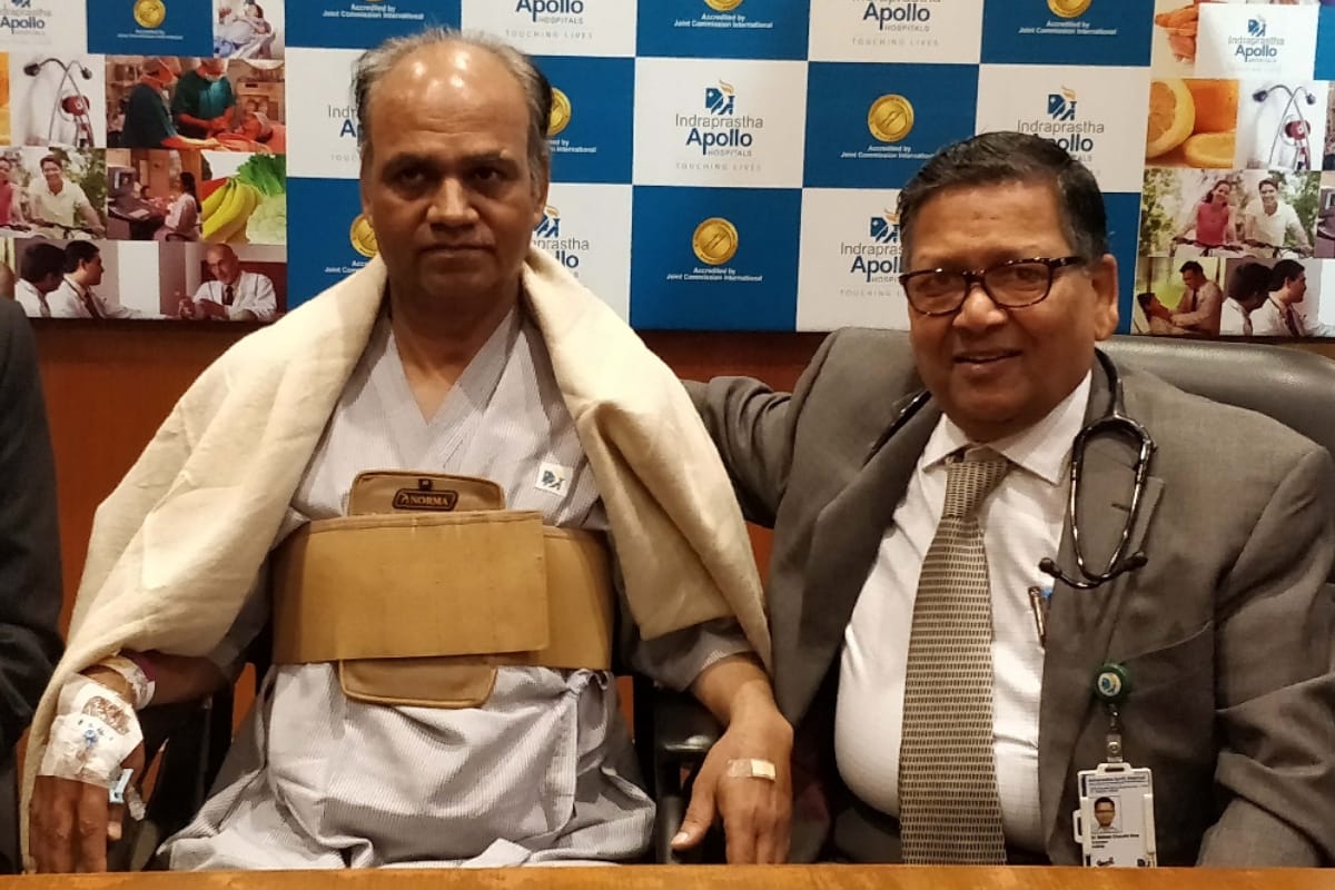 delhi accountant heart blast in his body after attack, apollo hospital doctors saved him