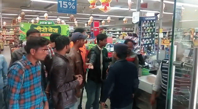 Reliance Fresh sells 'expired goods' to the customer in ajmer
