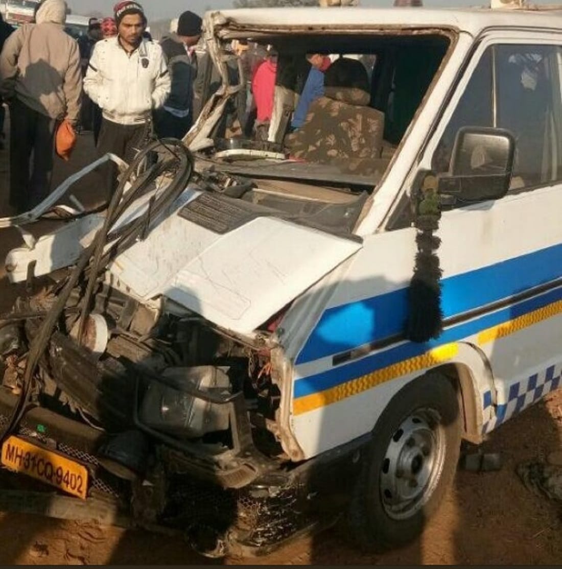 Patient killed in collision between truck and ambulance in satna madhya pradesh