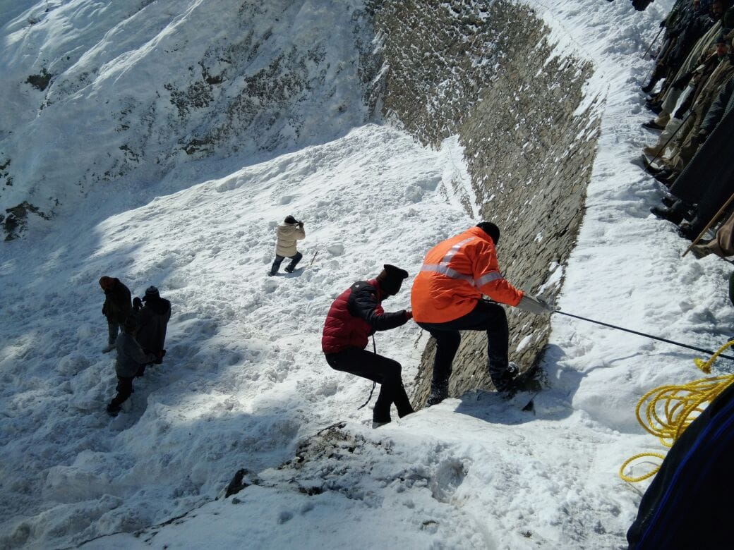 PICS OF RESCUE OPERATION IN KUPWARA SADHNA TOP 