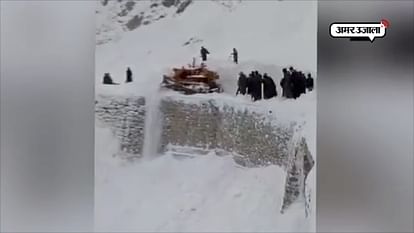 9 people go missing in avalanche