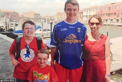 Teacher slaughtered his wife and three children After caught performing watching porn in school
