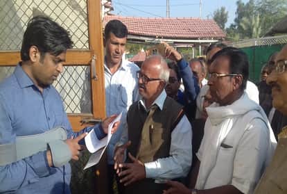 जिला कलेक्टर को ज्ञापन सौंपते माहेश्वरी समाज के लोग