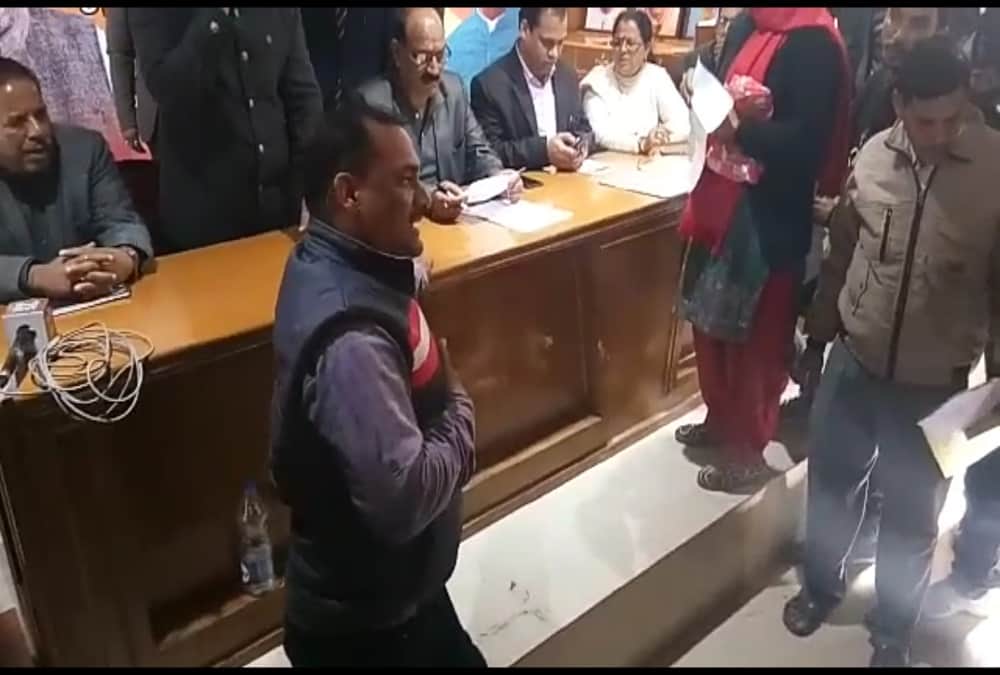 before ate poison Prakash Pandey make video for congress leader