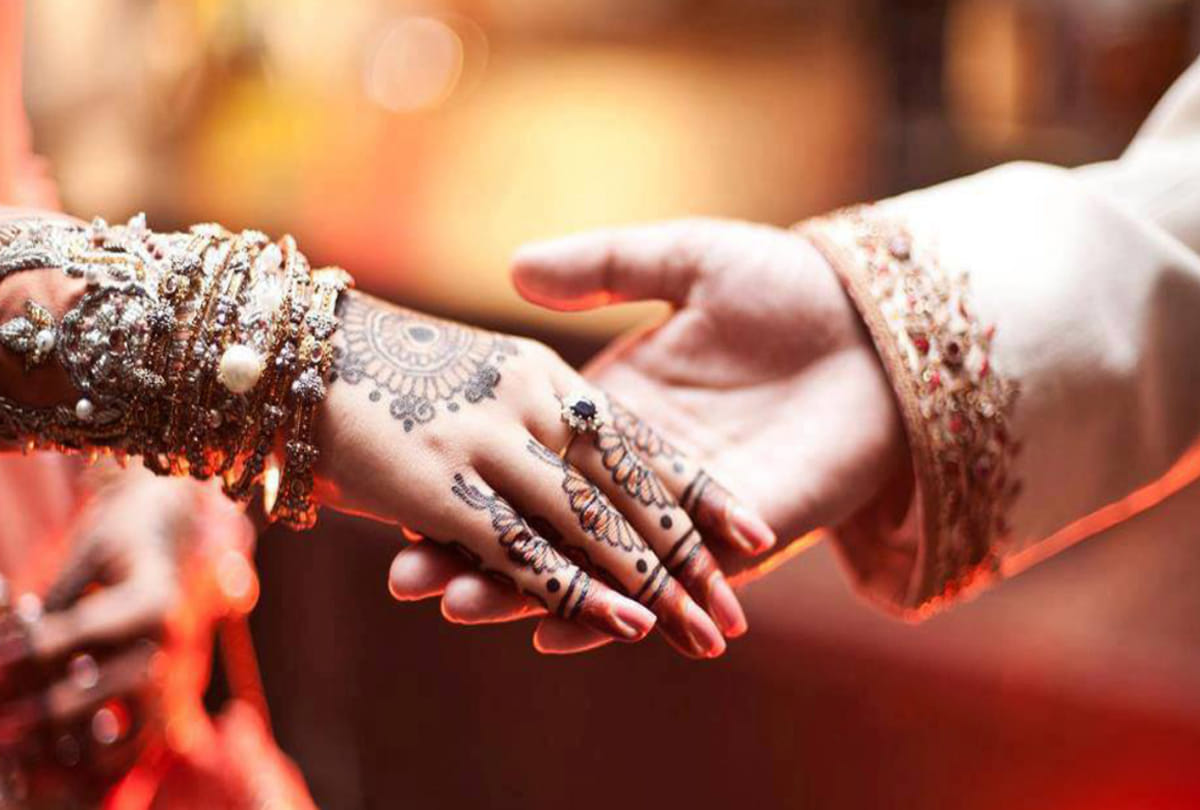 menaka gandhi told, marriage ragistration in 48 hours must for nri grooms