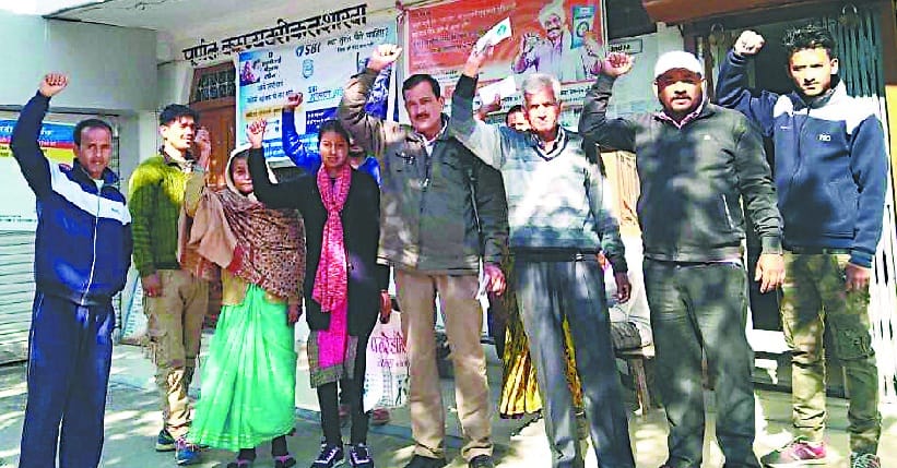 Customers performed in front of the bank