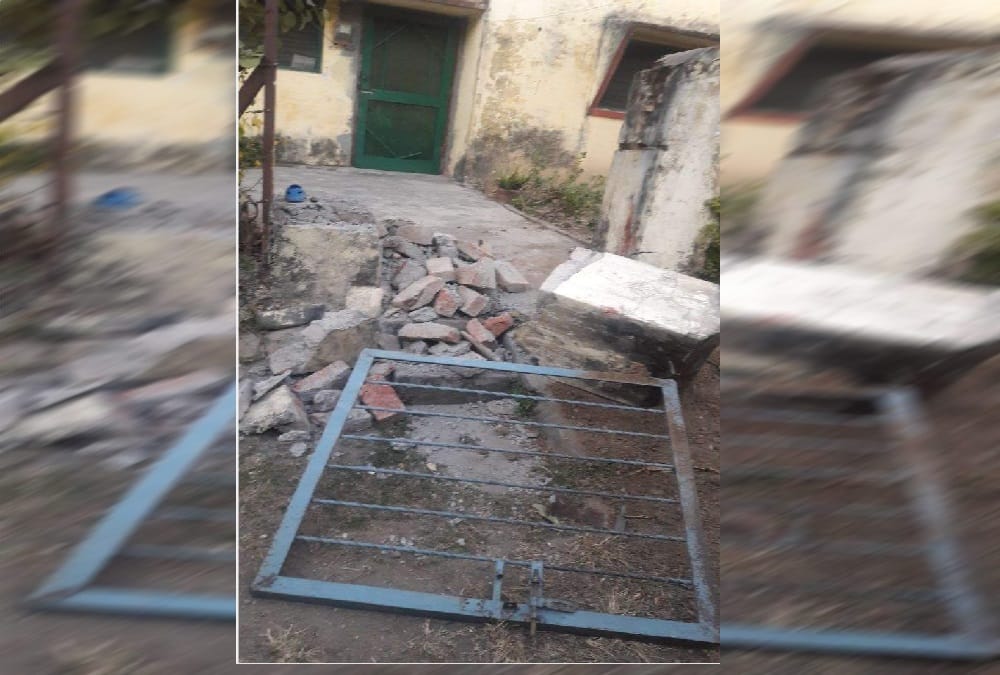 Eight year old girl dies due to truckle under iron gate in dehradun