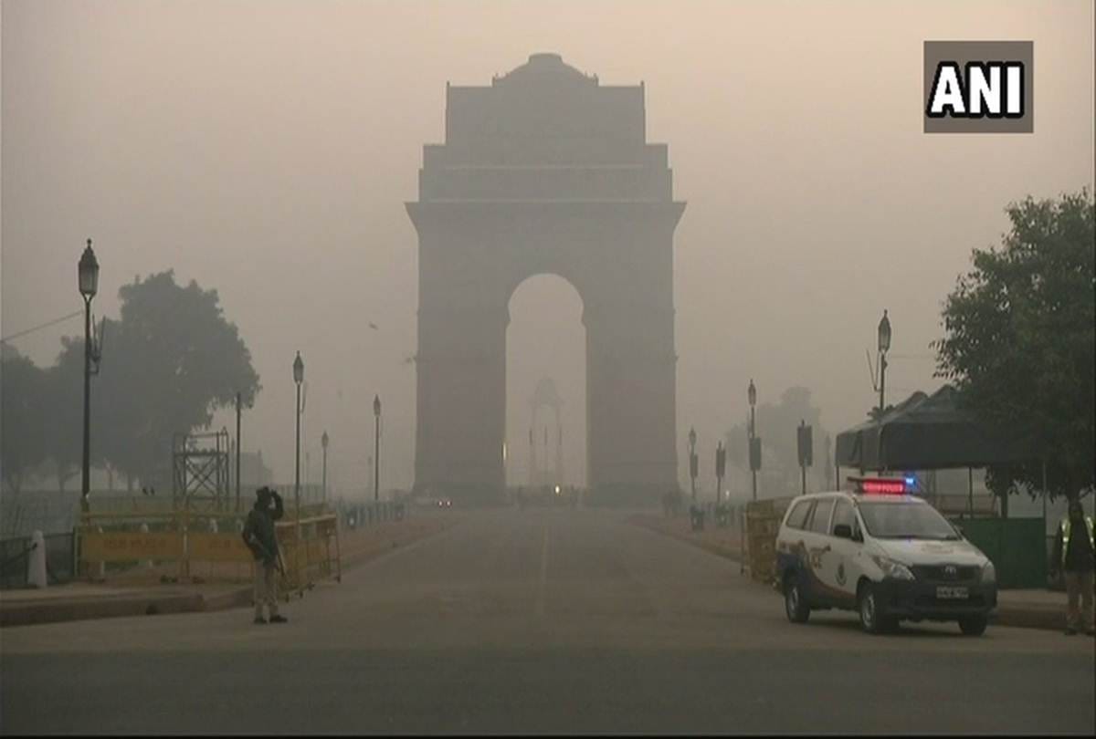 Delhi wakes up to a foggy morning with minimum temperature at 6 degrees