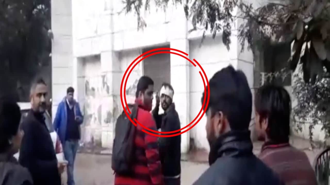 मनचले की पिटाई