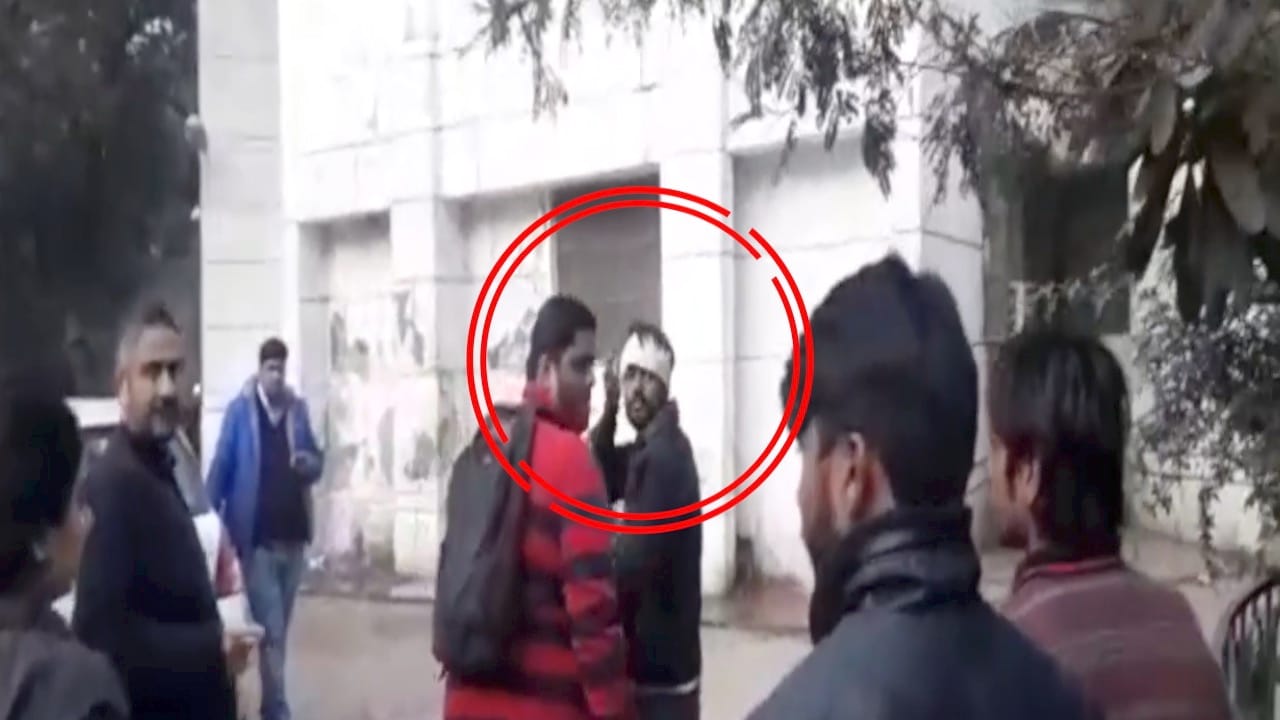 मनचले की पिटाई
