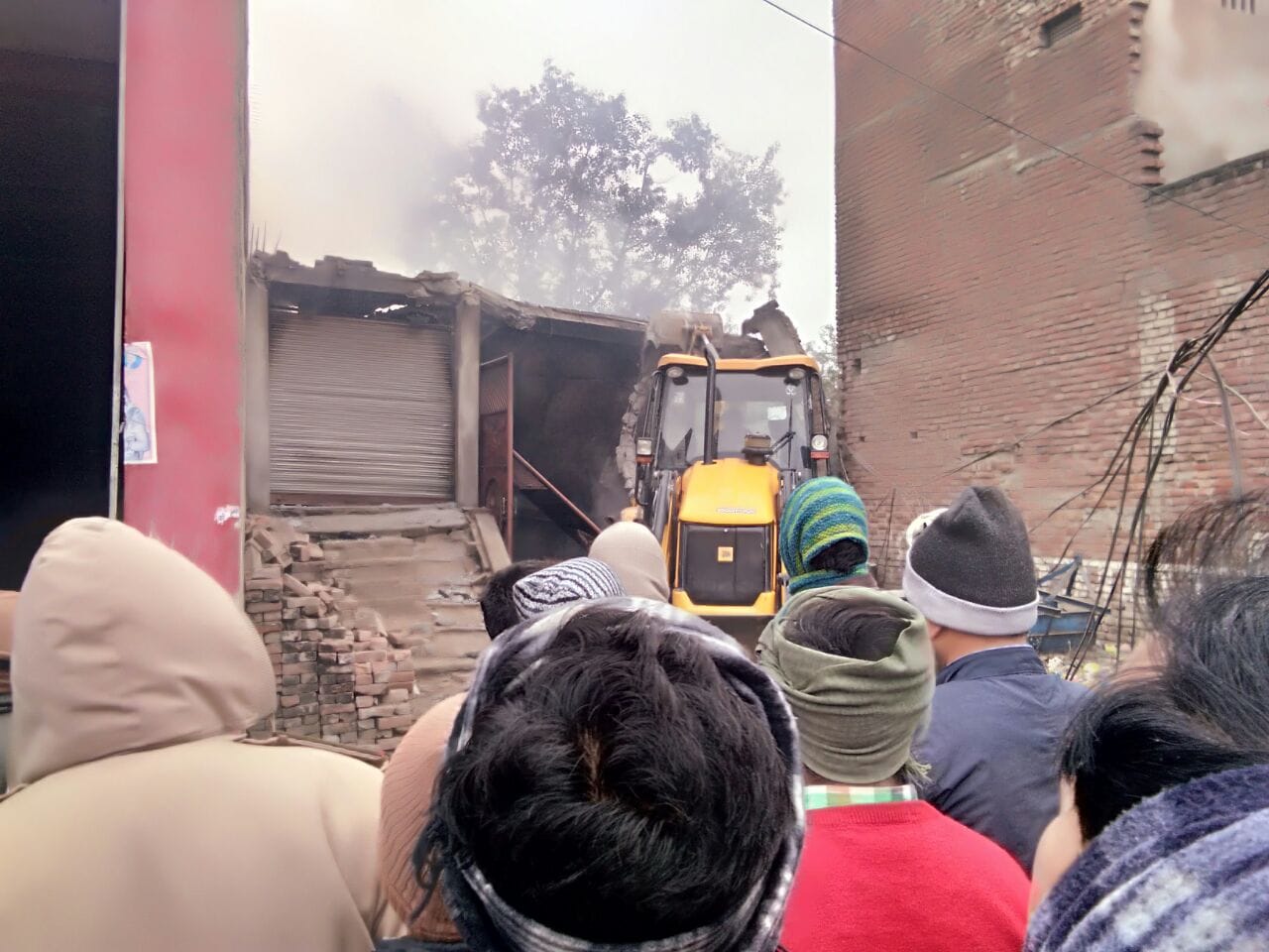 fire in flour mill in mainpuri