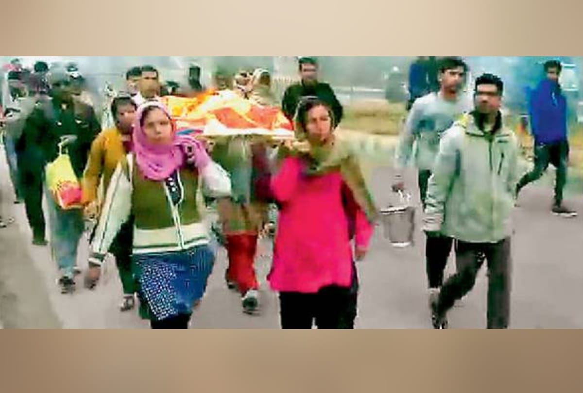 four sisters did funeral of their mother