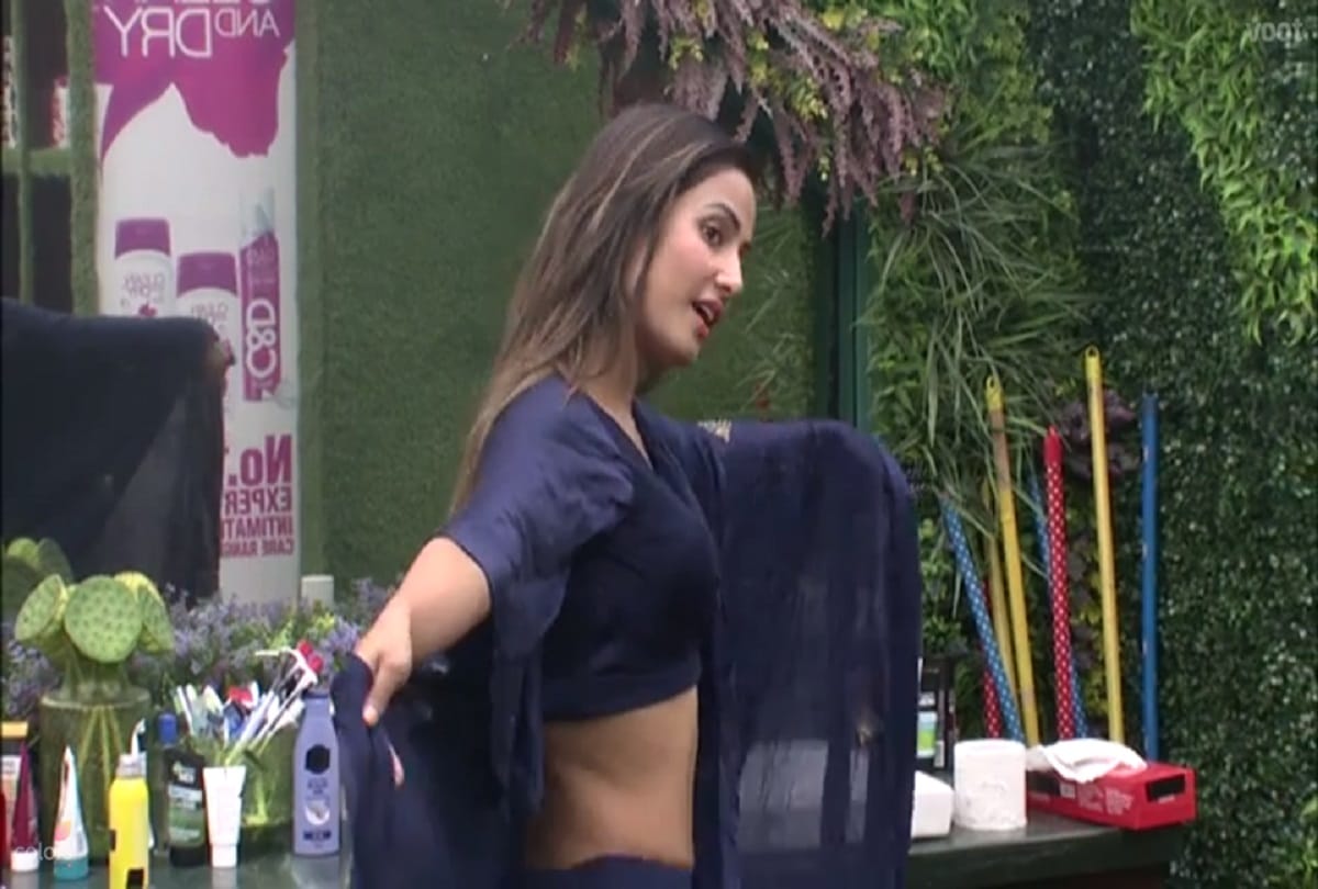  hina khan dancing in washroom alone in bigg boss 11