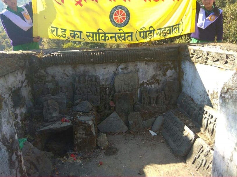 Ancient idols of gods and goddesses found during excavation in pauri