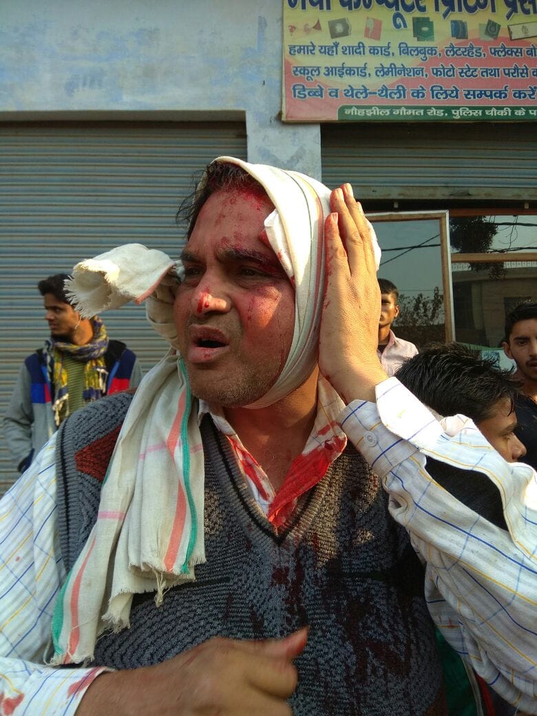 loot in mathura after beating businessman 