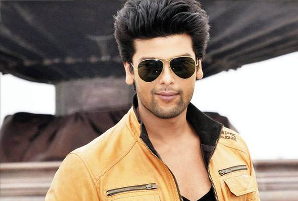 Gauahar Khan Meet her ex boyfriend kushal tandon in flight