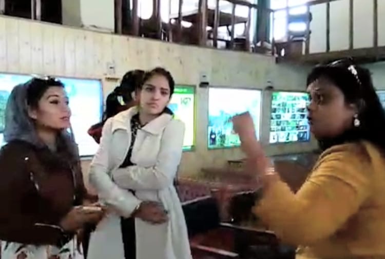 manali winter queen 2018 contestants argument with judges
