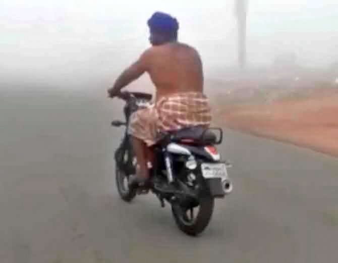 Bike Challenge in Fog, New Viral video from Punjab
