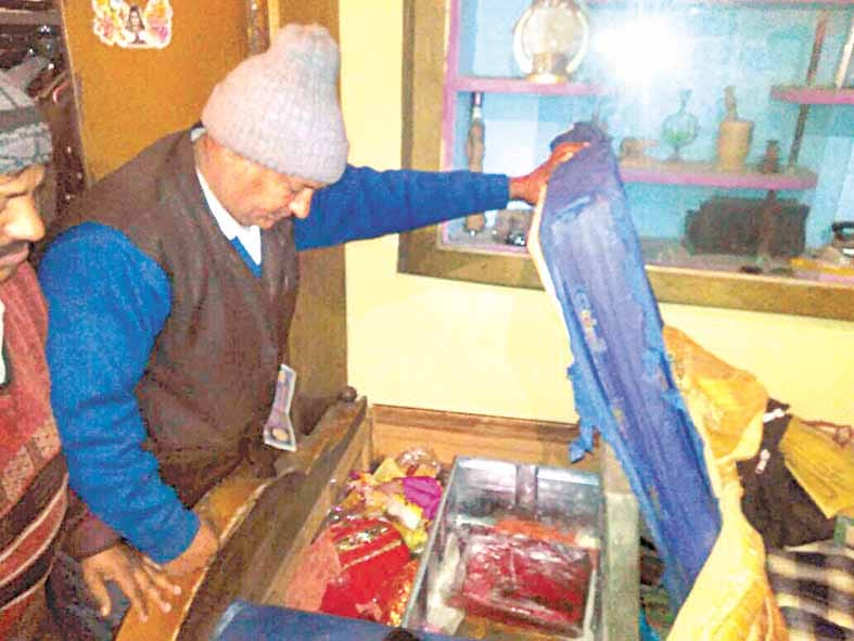 theft in teacher,s house