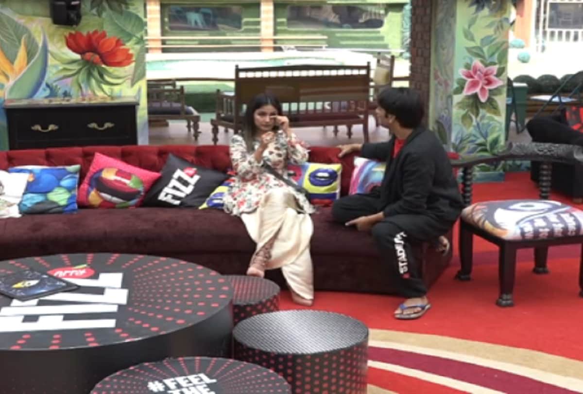 hina khan figts with puneesh in bigg boss debate 