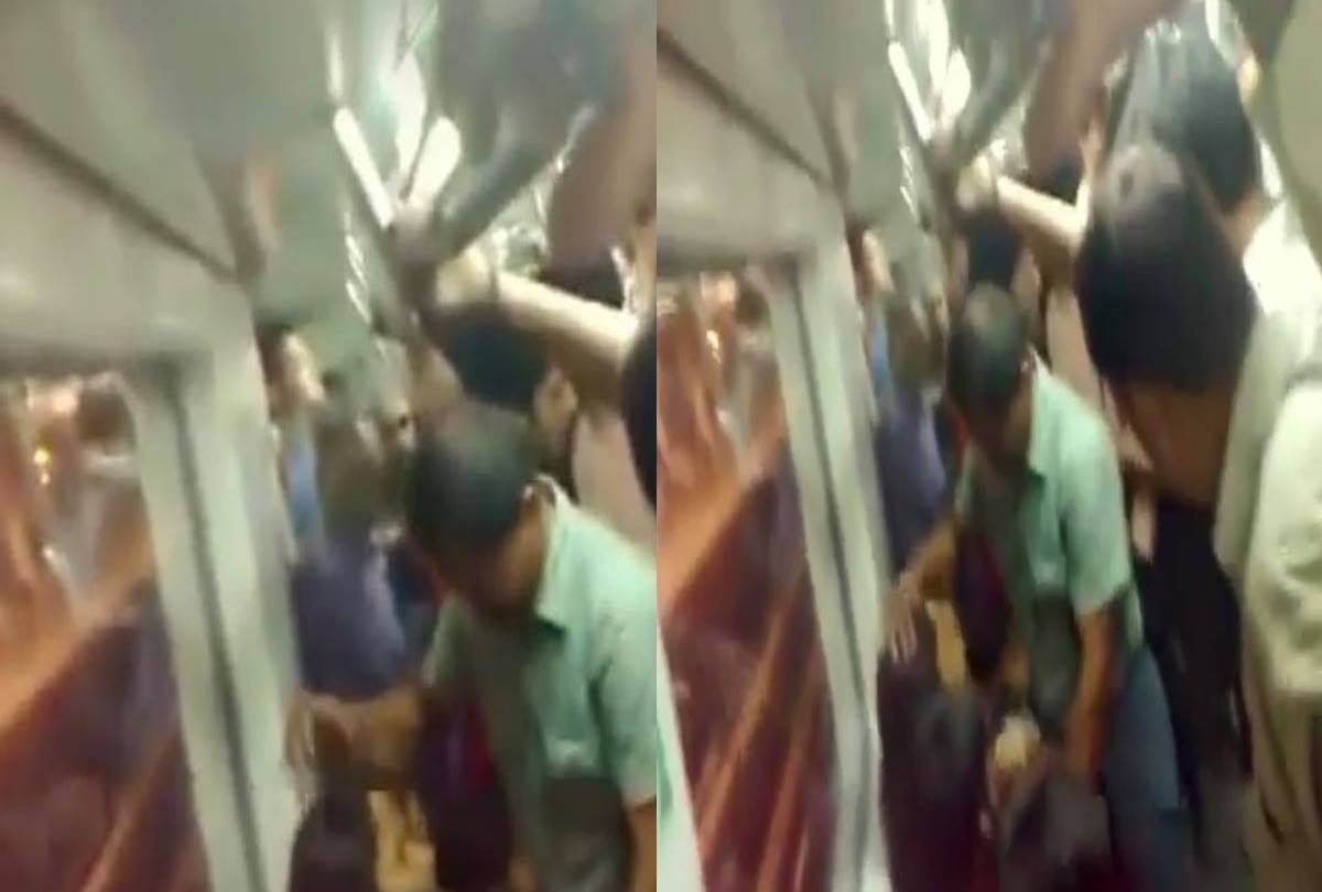 Reality of viral video of two girls Finghting in Metro 