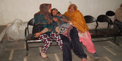 Fog period : two youths die in road accident, three injured
