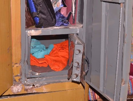 बंद मकान से लाखों की चोरी