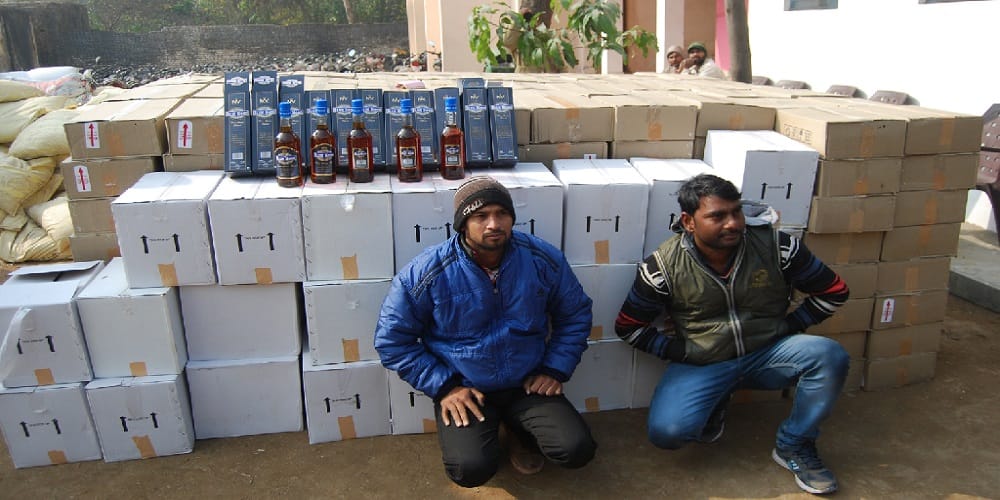 Two smugglers arrested with 525 boxes of alcohol, many absconding