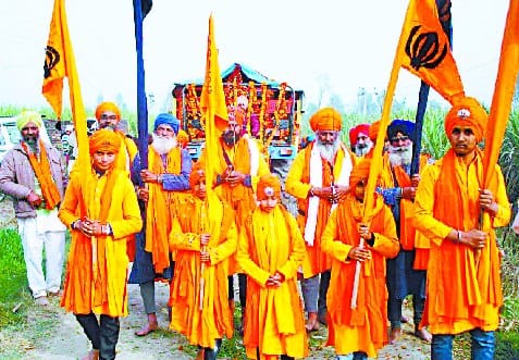 गुरु गोविंद सिंह के प्रकाशोत्सव पर निकला महान नगर कीर्तन