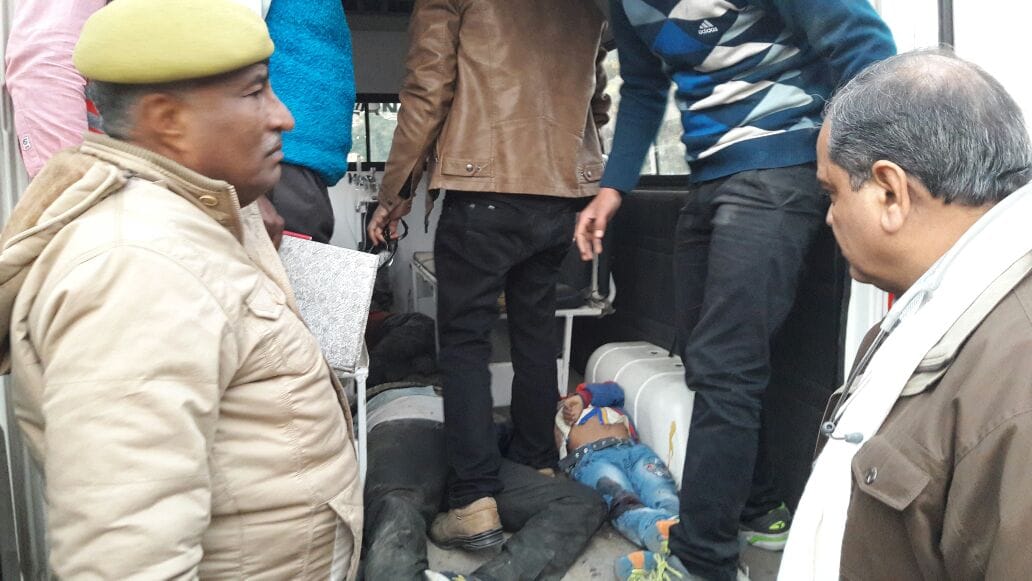 accident in firozabad eleven died after truck fall down near sirsaganj