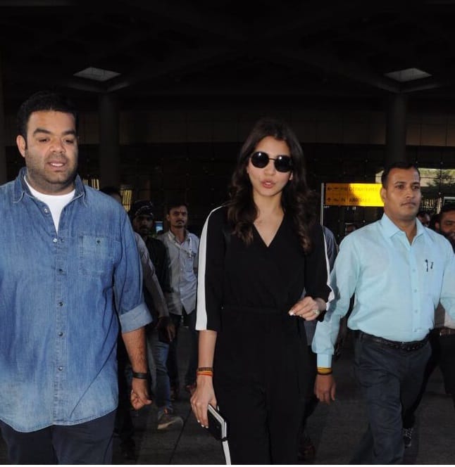 anushka sharma with virat kohli in cape town returns mumbai