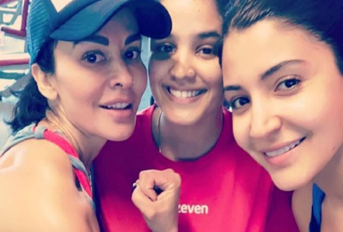 anushka sharma with virat kohli in cape town returns mumbai
